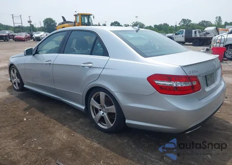 2011 Mercedes-Benz E 350 4Matic z USA, uszkodzony, nr VIN WDDHF8HB5BA467794
